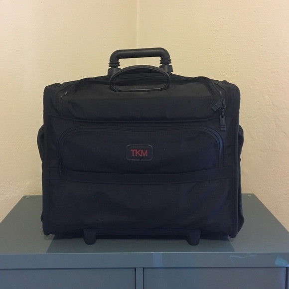 tumi crew luggage